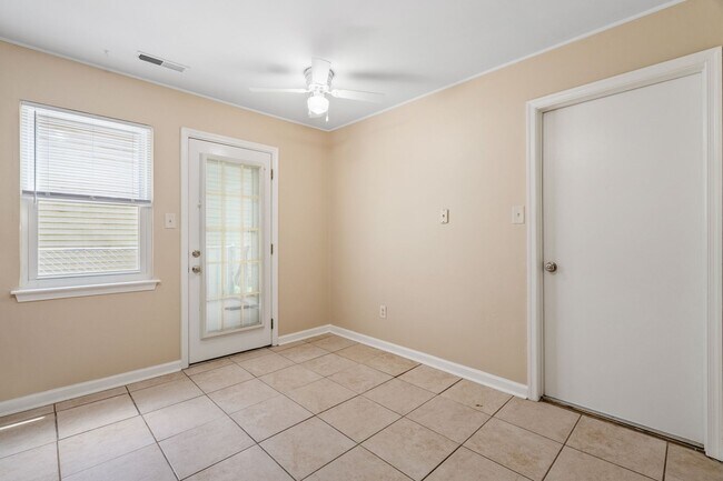 Building Photo - 4117 Rainbow Dr