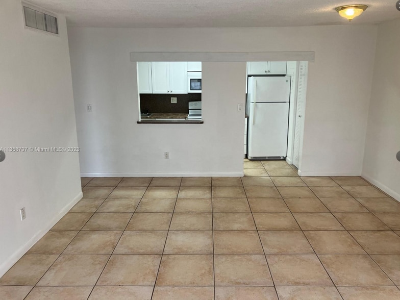 Building Photo - 4350 NW 79th Ave