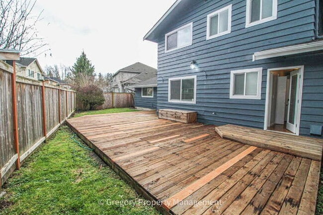 Building Photo - Charming, Well Maintained 4 Bedroom, 2.5 Bathroom Bothell Area Home in Northshore S.D. Spacious F...