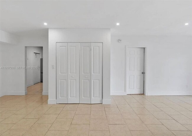 Building Photo - 14013 SW 90th Ave