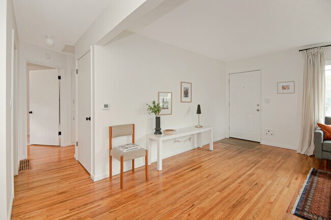 Building Photo - 1330 NE Church St