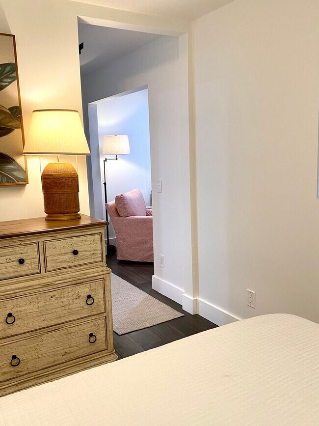 Building Photo - A Stones Throw to the Historic District
