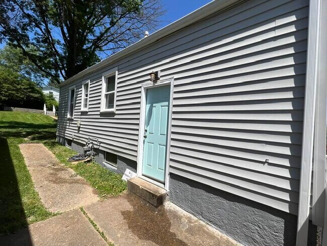 Building Photo - 6735 Dale Ave