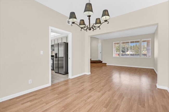 Building Photo - 880 Woodsong Ln