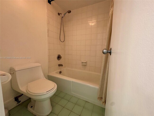 Building Photo - 2899 Collins Ave