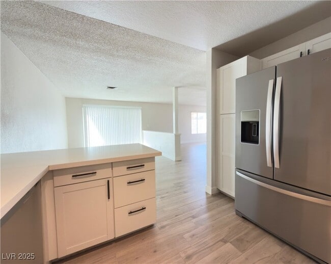 Building Photo - 6779 Pine Valley Dr