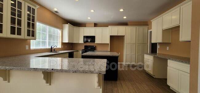 Building Photo - 5054 E Eastview Dr