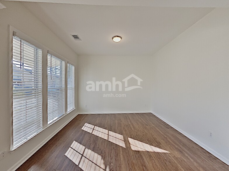 Building Photo - 316 Ridgewood Trail