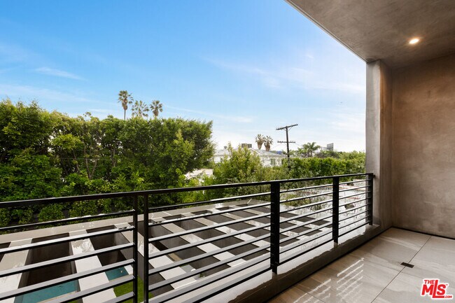 Building Photo - 356 N La Jolla Ave