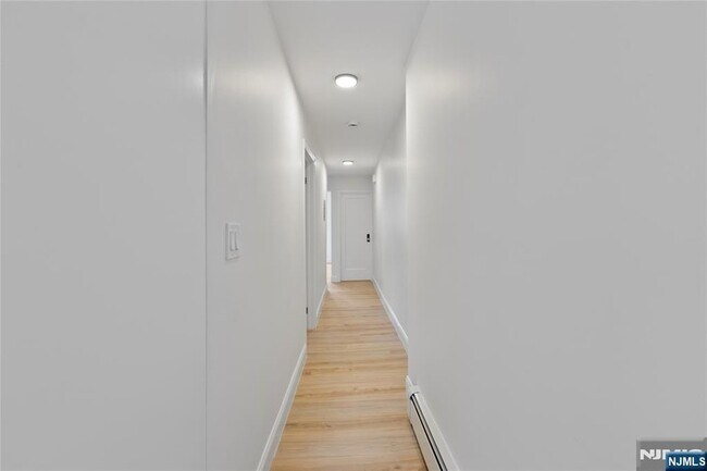 Building Photo - 676 Chestnut St