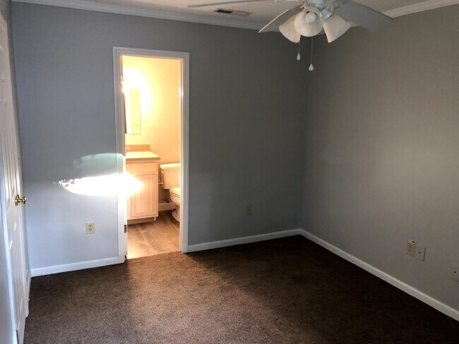 Building Photo - 337 W Coleman Blvd