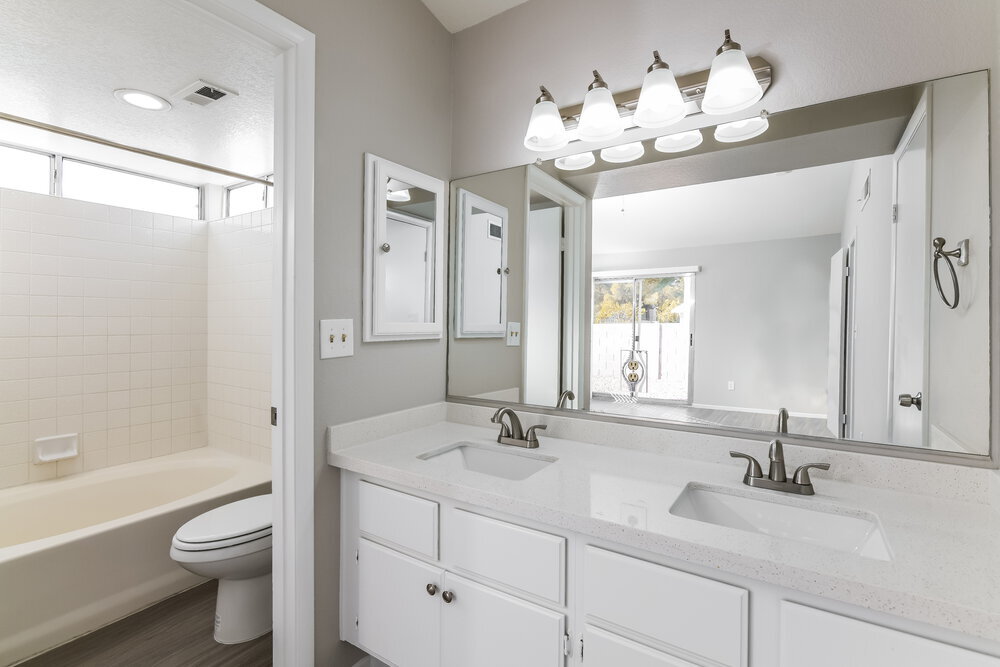Building Photo - 7122 Knoll View Dr