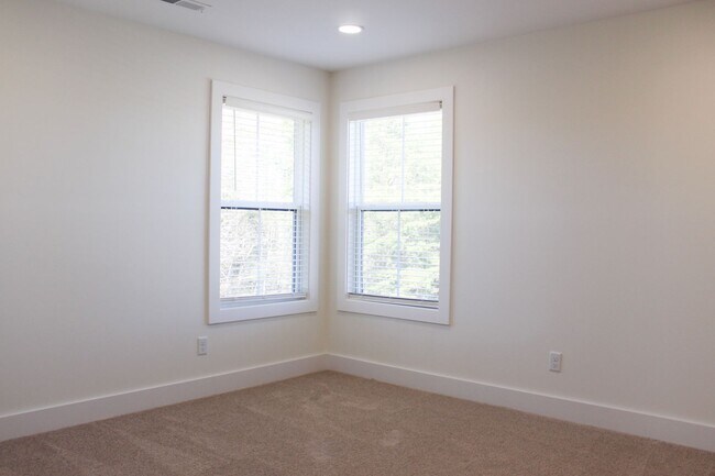 Building Photo - Brand New 3 Bedroom Home with Maintenance Free Living