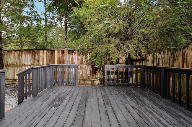 Building Photo - 102 Blue Creek Pl
