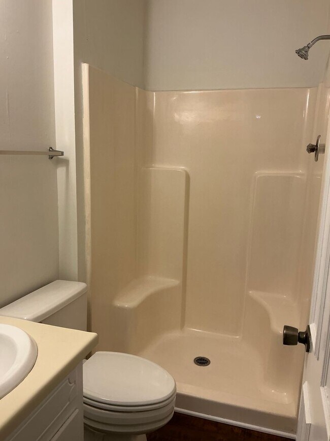 Building Photo - 2 bedroom, 2 bath duplex in Sleepy Creek off Lumpkin Street! Move-in Ready