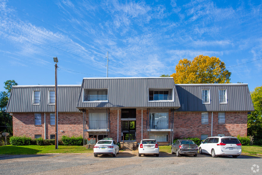 Building Photo - Lifestyle on Lakeshore