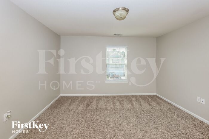 Building Photo - 2885 Village Center Dr