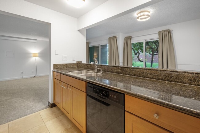 Building Photo - 1Bd/1Ba Redmond Condo