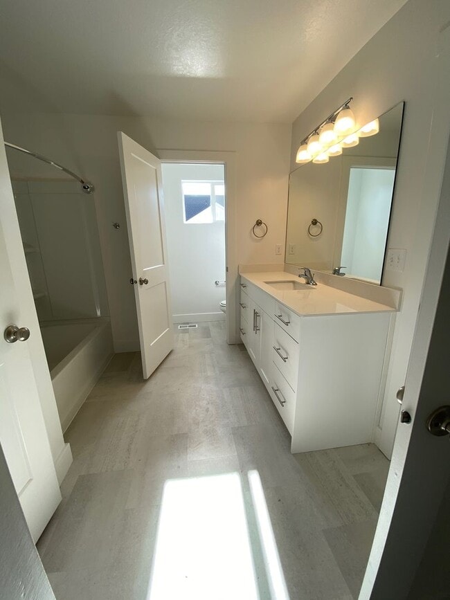 Building Photo - Beautiful 3 Bed, 2.5 Town Home! Available Now! See Our 3D Tour of This Property! Available on Jun...