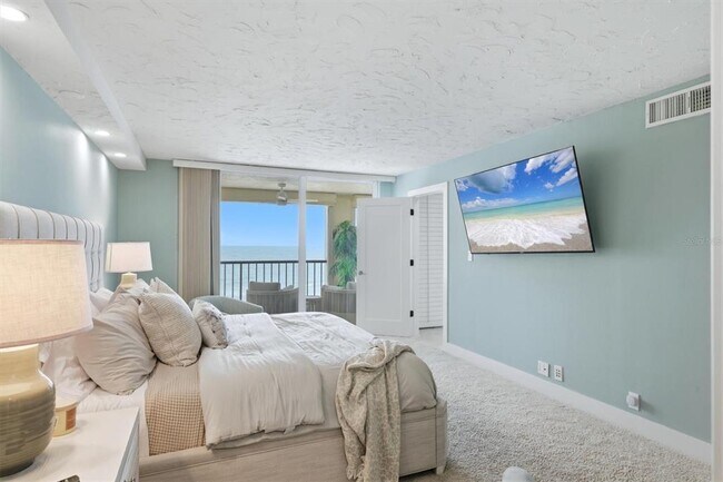 Building Photo - 4401 Gulf of Mexico Dr