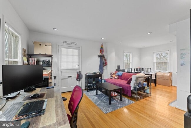 Building Photo - 5816 N Kings Hwy