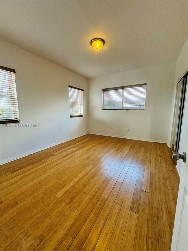 Building Photo - 1905 Calais Dr