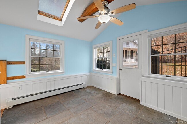 Building Photo - 82 Shingle House Rd