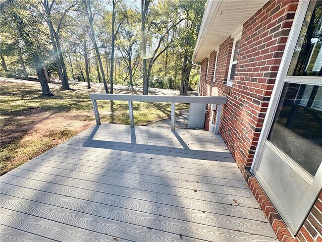 Building Photo - 213 Oxmoor Dr