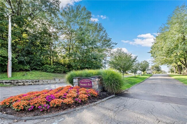 Building Photo - 151 Shelter Rock Rd