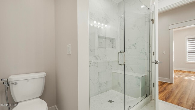 Building Photo - 1719 Country Club Dr