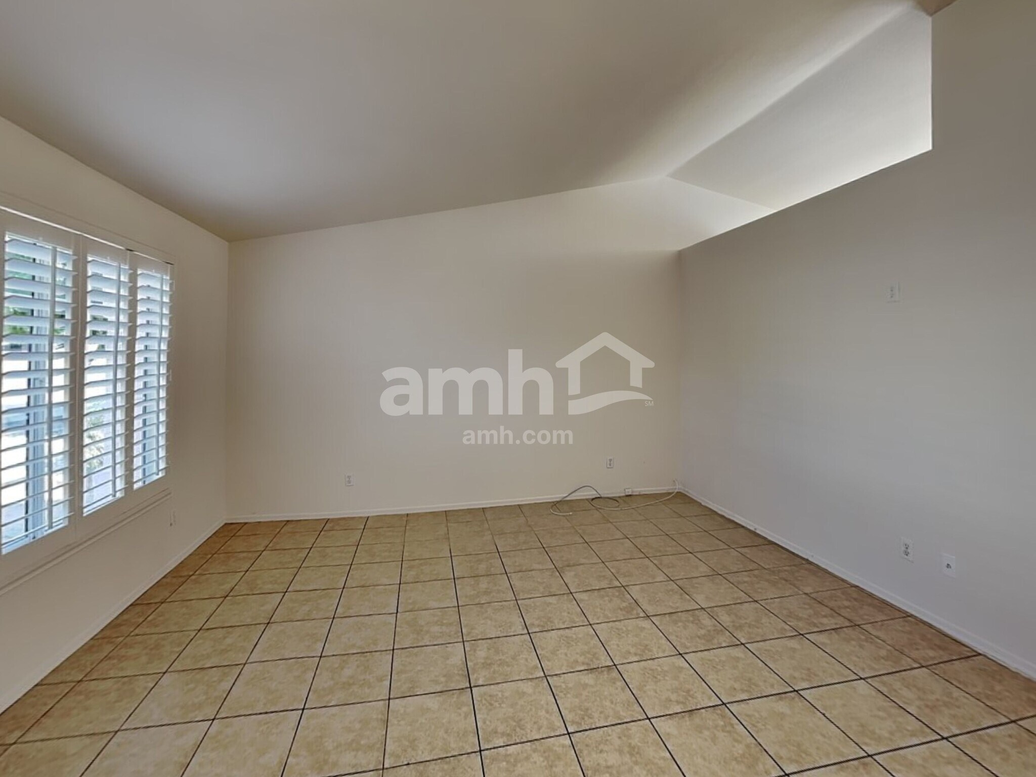 Building Photo - 2727 N 87th Ave