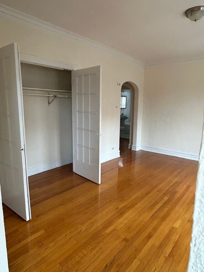 Building Photo - 4957 N Whipple St