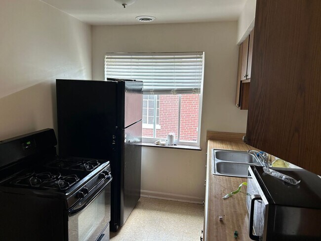 Building Photo - 6622 Ravenal Ct