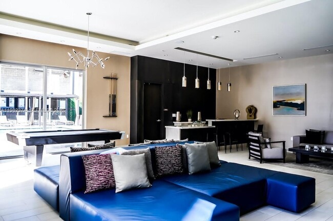 Building Photo - 1010 SW 2nd Ave