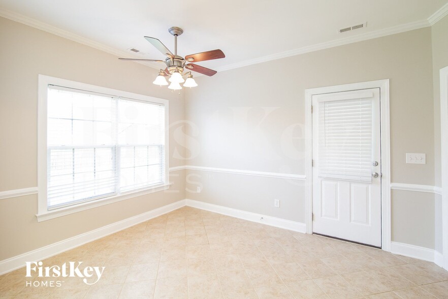 Building Photo - 7648 Fayetteville Rd