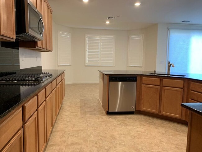 Building Photo - $6290 -- STUNNING 5 BEDROOM MODEL HOME IN NORTH FREMONT BUILT IN 2017