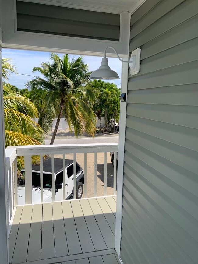 Building Photo - 676 Heck Ave