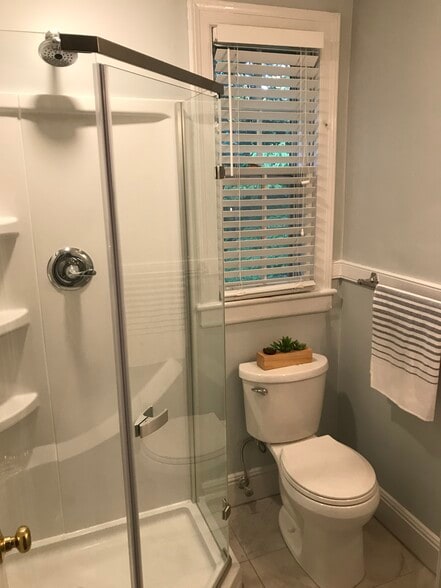 Downstairs bathroom - 230 Parkview Pl