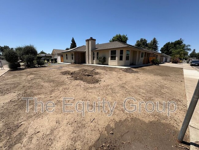 Building Photo - 2322 E Vassar Dr