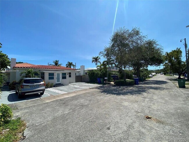 Building Photo - 2631 SW 30th Ct
