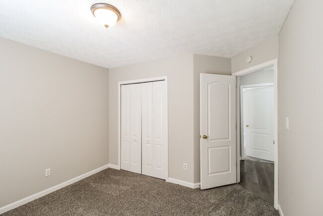 Building Photo - 5711 Meadowview Rd