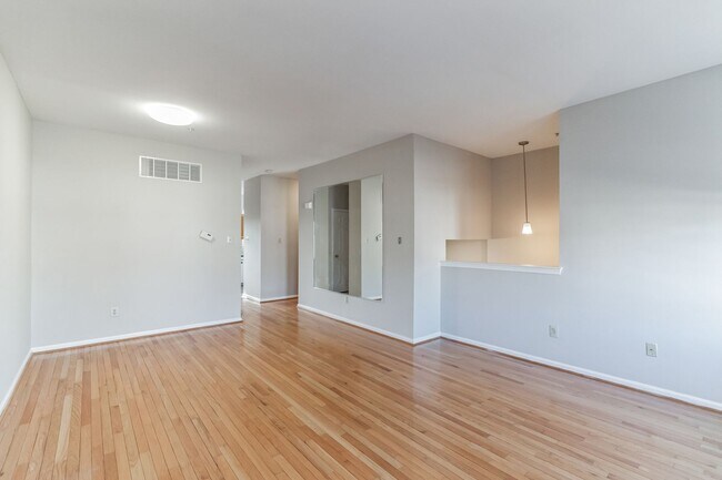 Building Photo - 487 Fort Hill Cir