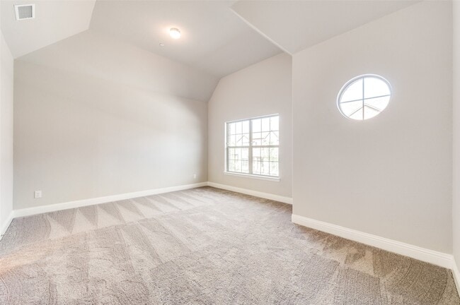 Building Photo - 6148 Blythe Dr