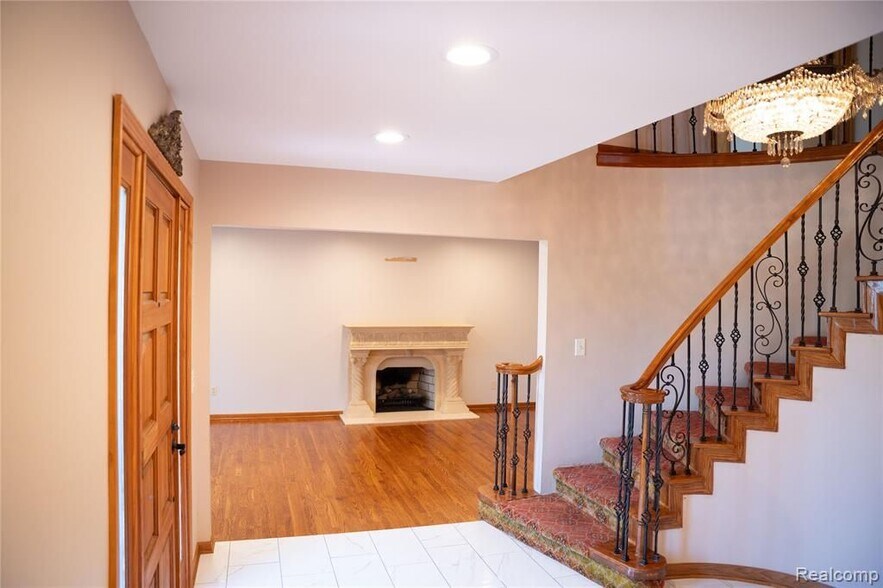 Building Photo - 6651 Arlington Dr