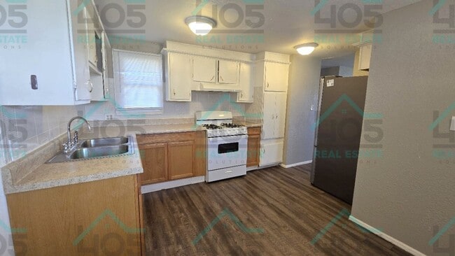 Building Photo - 3 Bedroom in MWC!