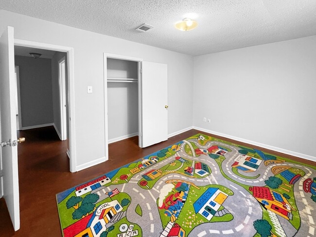 Building Photo - 3005 Magellan St