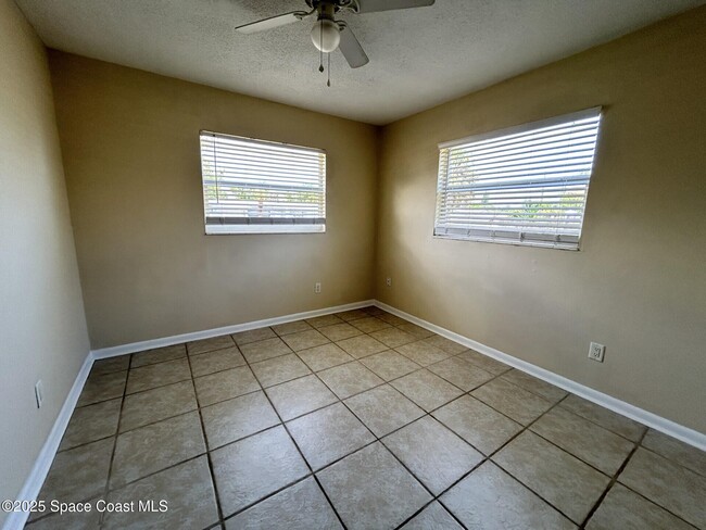 Building Photo - 925 Penny Dr