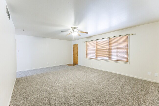 Building Photo - Remodeled throughout, 3/2/1