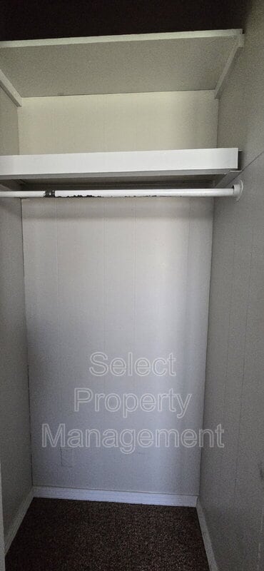 Building Photo - 536 Royalton Dr