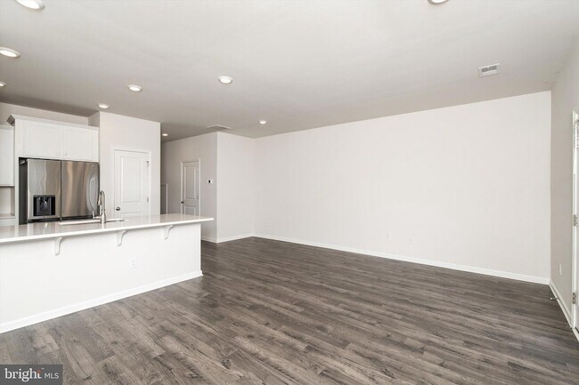 Building Photo - 59 Peregrine Way